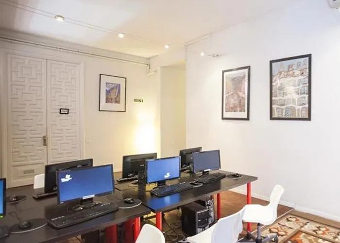 360 Centro بيت شباب برشلونة